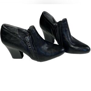 Rialto Elegant Black Ankle Boots with heel.